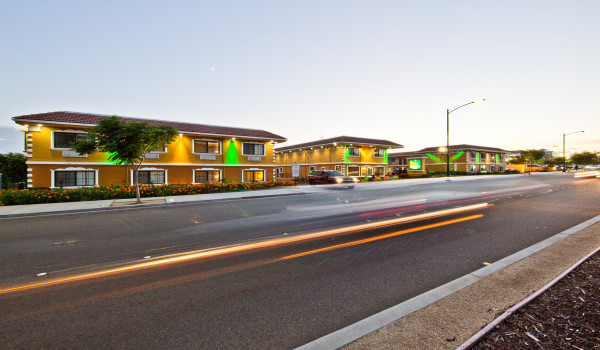 Bay Area Inn & Suites - Hotel Exterior