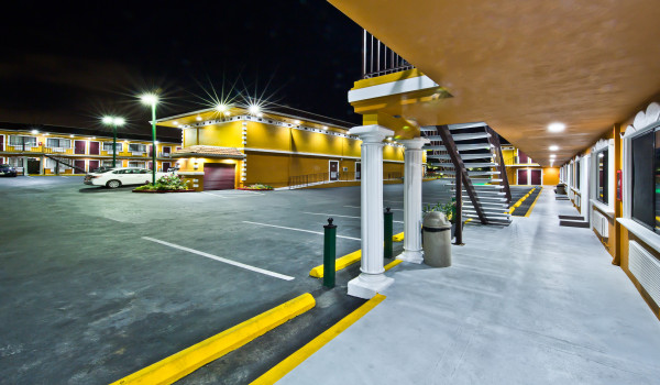 Bay Area Inn & Suites - Parking Area