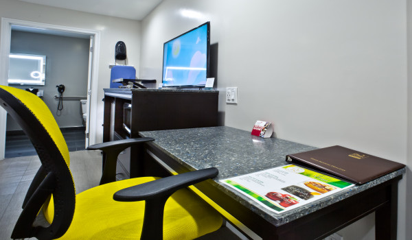 Ergonomic Chair in 1 King Bed Accessible With Sofa - Non Smoking