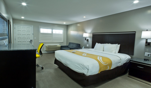 1 King Bed With Sofa - Non Smoking