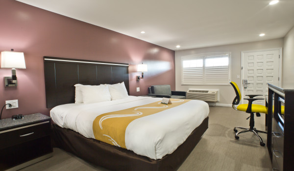 1 King Bed With Sofa - Non Smoking