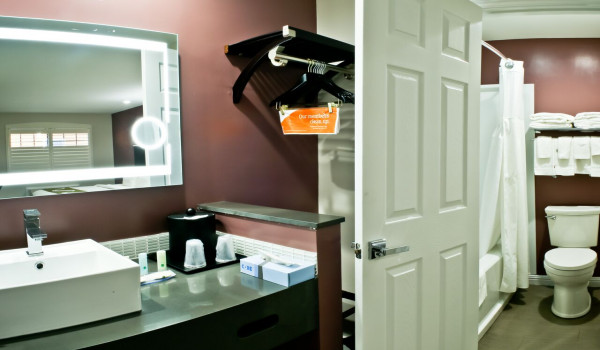 Bay Area Inn & Suites - Vanity Area In 2 Queen Bed - Non Smoking