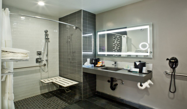 Bay Area Inn & Suites - Accessible Bathroom In 1 King Bed Accessible With Sofa - Non Smoking