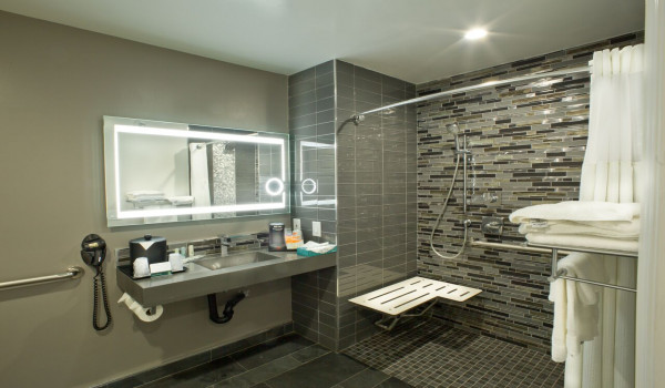 Bay Area Inn & Suites - Accessible Bathroom In 1 King Bed Accessible With Sofa - Non Smoking