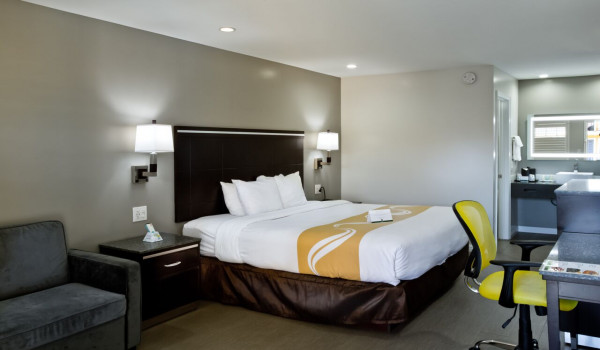 Bay Area Inn & Suites - 1 King Bed With Sofa - Non Smoking