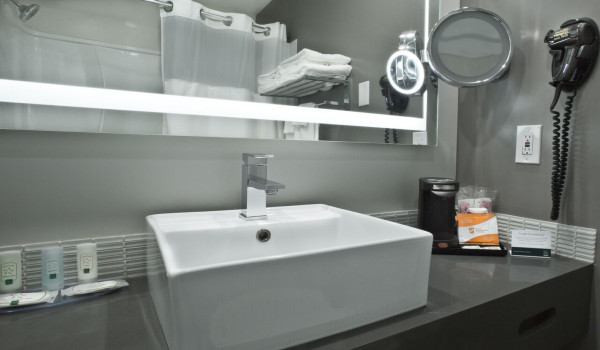 Bay Area Inn & Suites - Vanity Area In 2 Queen Bed - Non Smoking