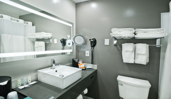 Bay Area Inn & Suites - Private Bathroom In 1 King Bed With Sofa - Non Smoking